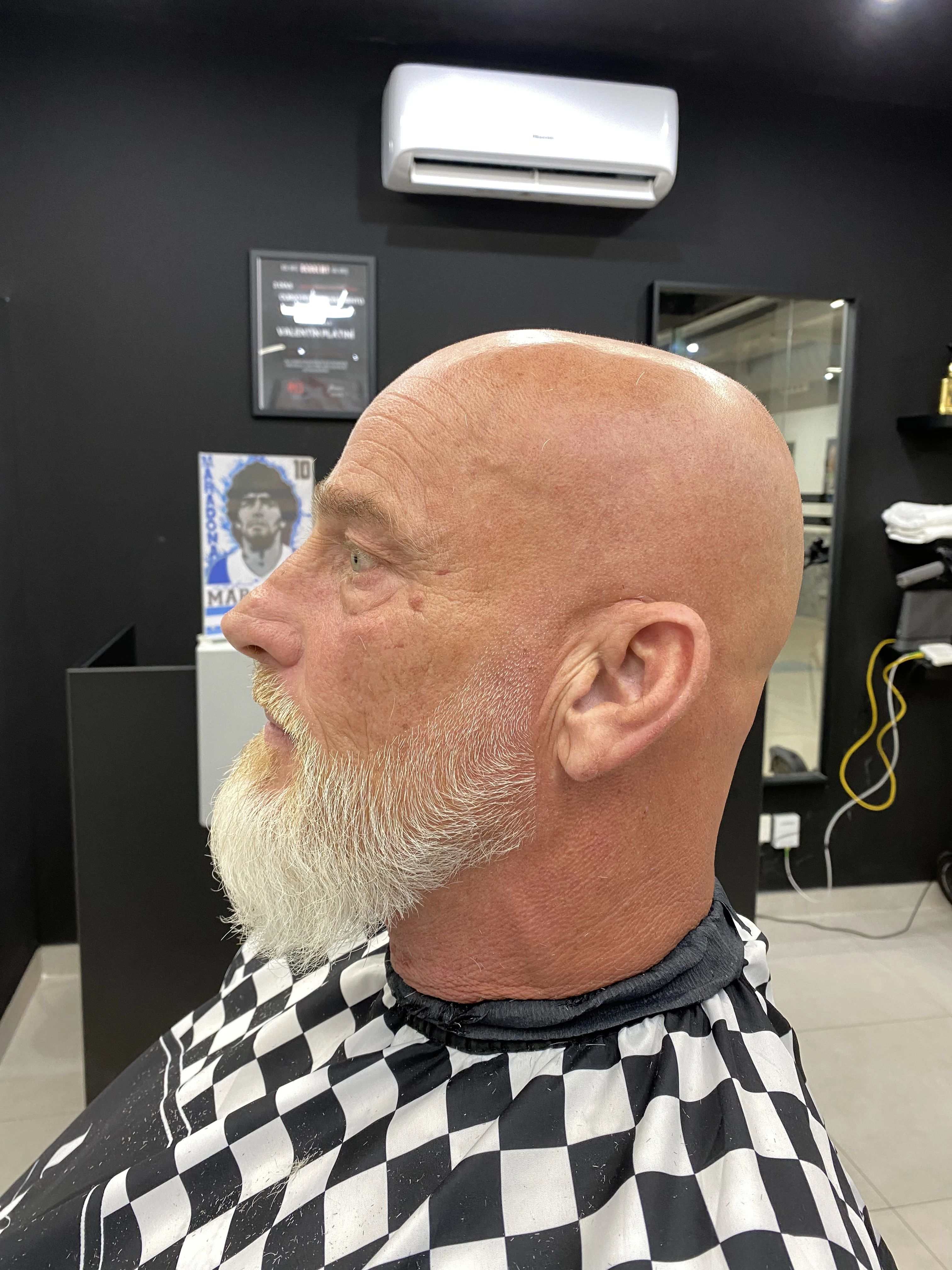 Corte Barba perfilada, barbería Douglas Serrano Alicante